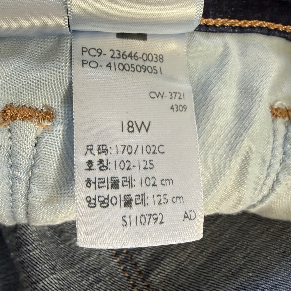 Levi's Classic Bermuda Denim Shorts Women's 18W Dark Wash Mid Rise - Picture 6 of 13